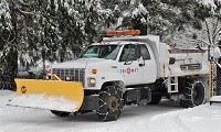 TriMet truck with snowplow and tire chains, 2008