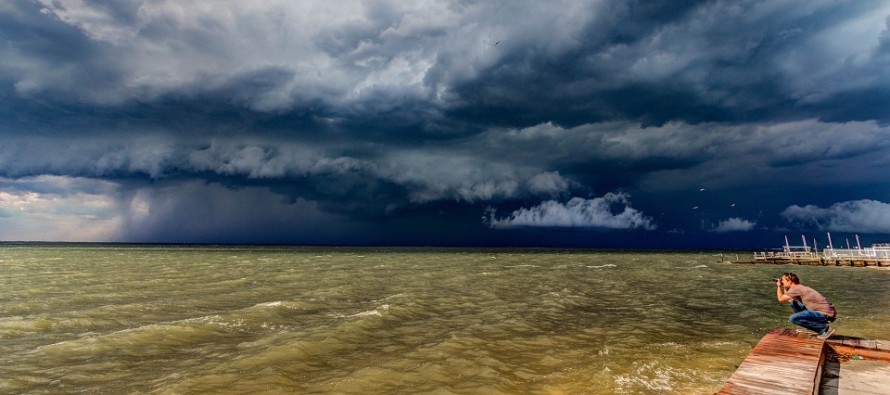 April 29: Heavy Rain & Strong Wind Approaching