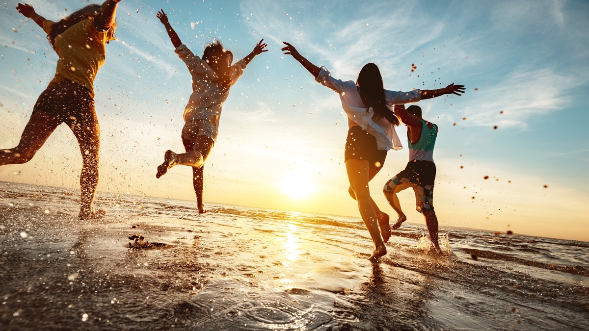 Weekly Outlook – Summery Week. Rainy/Stormy End